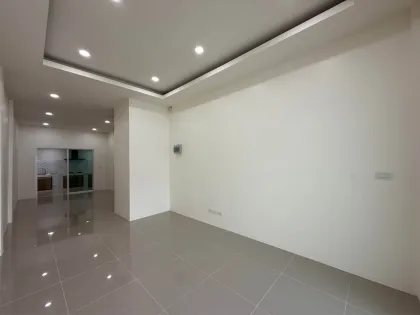 Одноэтажный дом с 2 спальнями в Thana Park View рядом с пирсом