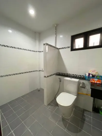 3-Schlafzimmer-3-Badezimmer-Eckvilla mit zusätzlichem Haus in Bang Tao