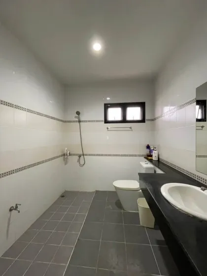 3-Schlafzimmer-3-Badezimmer-Eckvilla mit zusätzlichem Haus in Bang Tao
