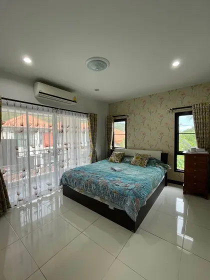 3-Schlafzimmer-3-Badezimmer-Eckvilla mit zusätzlichem Haus in Bang Tao