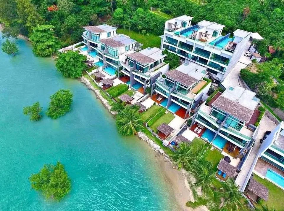 Villa de lujo frente a la playa con 5 habitaciones y piscina en Rawai