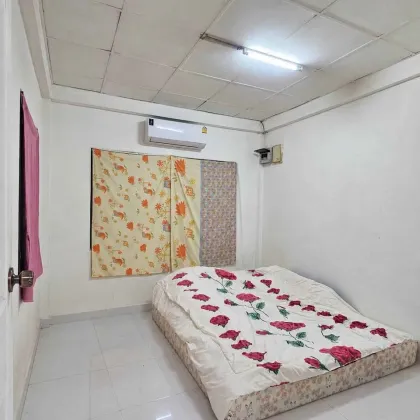 2-Bedroom, 1-Bathroom Home with Parking in Ban Phon Fang Ban