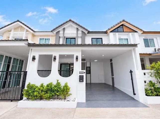 Renovierte 3-Zimmer-Villa zum Verkauf in Pruksa Ville, Rawai–Samkong