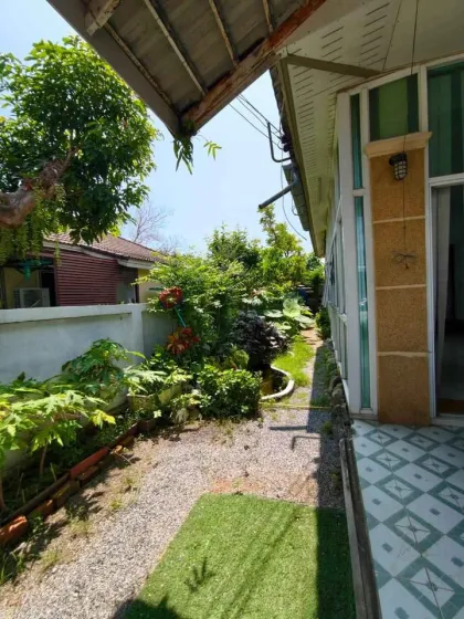 Großes Einfamilienhaus mit 3 Schlafzimmern, 2 Bädern und 2 Parkplätzen in Kamala