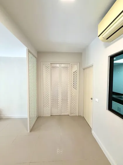 3-Zimmer-Eckhaus in Pruksa Ville, Kathu-Samkong