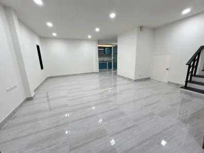 Corner Twin Villa with 3 Bedrooms, 2 Bathrooms, Private Garden