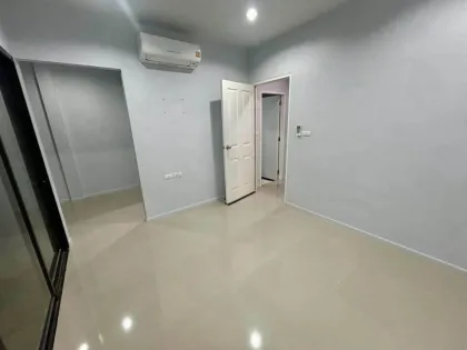 Corner Twin Villa with 3 Bedrooms, 2 Bathrooms, Private Garden