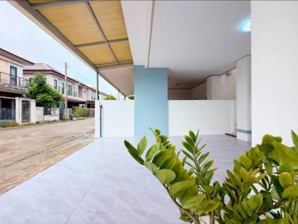 Casa independiente renovada de 2 pisos, 3 habitaciones y 3 baños en Panasont Bangjo