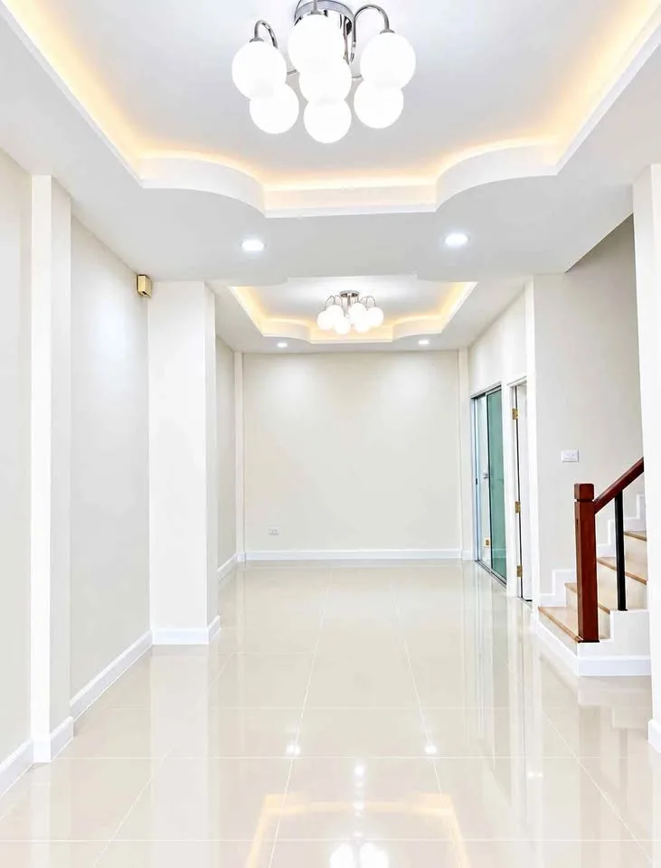 Villa de 3 dormitorios y 2 baños en venta en Wichit, Phuket