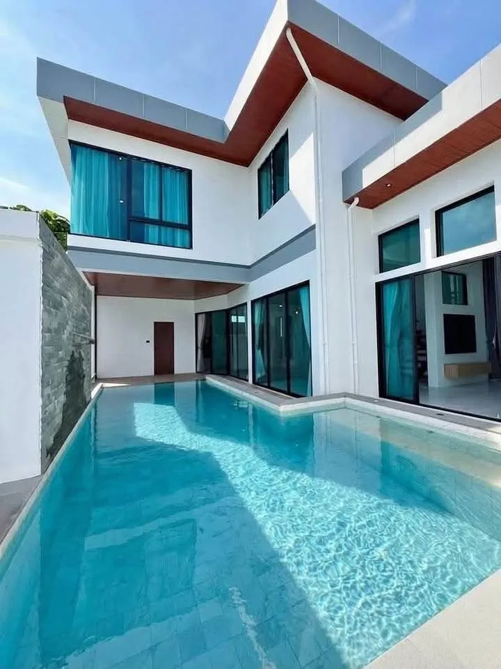 Poolvilla in der Nähe des Flughafens Phuket mit 3 Schlafzimmern, 4 Bädern
