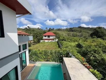 Poolvilla in der Nähe des Flughafens Phuket mit 3 Schlafzimmern, 4 Bädern