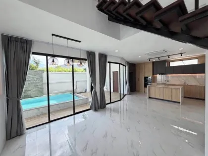 Poolvilla in der Nähe des Flughafens Phuket mit 3 Schlafzimmern, 4 Bädern