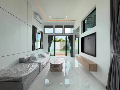 Poolvilla in der Nähe des Flughafens Phuket mit 3 Schlafzimmern, 4 Bädern