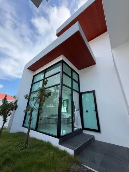 Poolvilla in der Nähe des Flughafens Phuket mit 3 Schlafzimmern, 4 Bädern