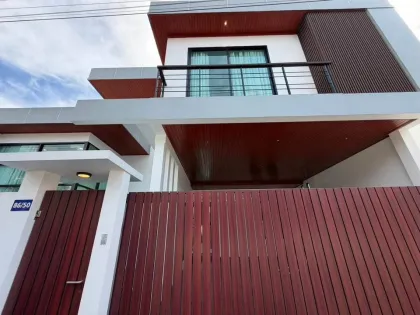 Poolvilla in der Nähe des Flughafens Phuket mit 3 Schlafzimmern, 4 Bädern
