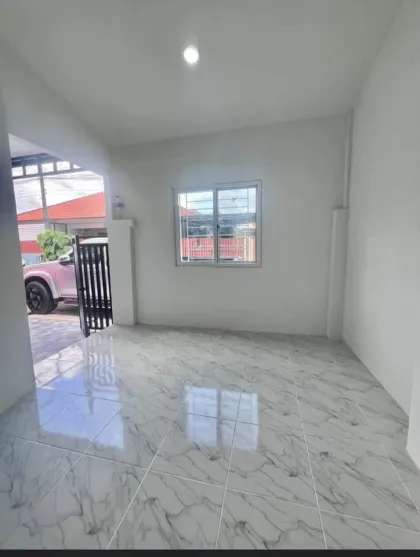 Casa adosada renovada de 3 dormitorios en Panasont Garden Home, Rawai