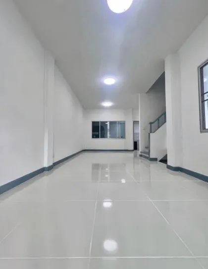 Casa adosada renovada de 3 dormitorios en Panasont Garden Home, Rawai