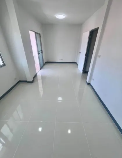 Casa adosada renovada de 3 dormitorios en Panasont Garden Home, Rawai