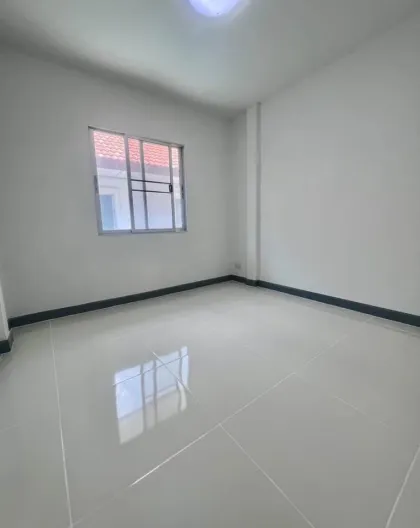 Casa adosada renovada de 3 dormitorios en Panasont Garden Home, Rawai