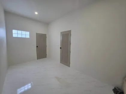 Venta de casa adosada de una planta con 2 dormitorios en Chalong