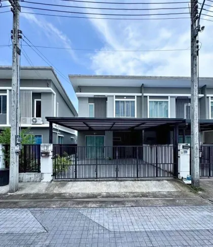 Maison mitoyenne 3 chambres 2 salles de bain à vendre à Thalang