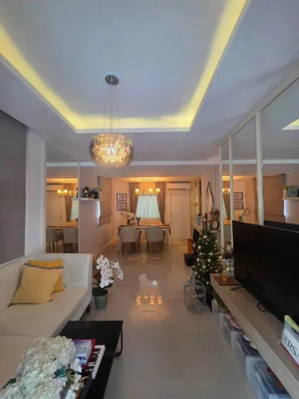 Maison mitoyenne 3 chambres 2 salles de bain à vendre à Thalang