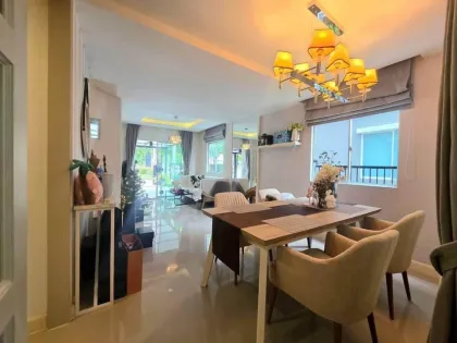 Maison mitoyenne 3 chambres 2 salles de bain à vendre à Thalang