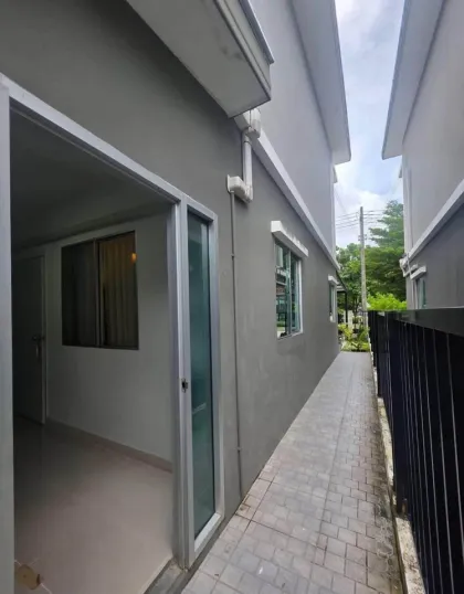 Maison mitoyenne 3 chambres 2 salles de bain à vendre à Thalang