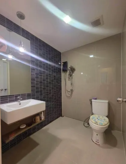 Maison mitoyenne 3 chambres 2 salles de bain à vendre à Thalang
