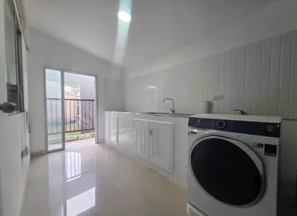 Maison mitoyenne 3 chambres 2 salles de bain à vendre à Thalang