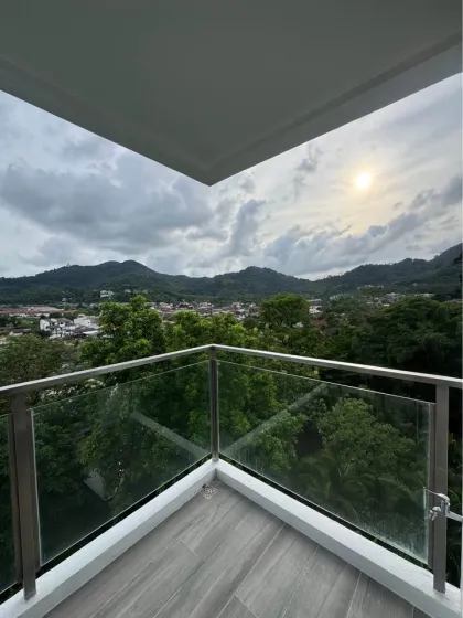 คอนโดมิเนียมหรู 2 ห้องนอน รีโนเวทใหม่ทั้งหมดในกะทู้ ภูเก็ต