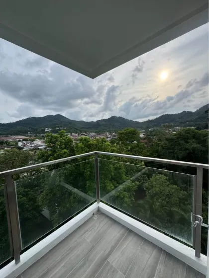คอนโดมิเนียมหรู 2 ห้องนอน รีโนเวทใหม่ทั้งหมดในกะทู้ ภูเก็ต
