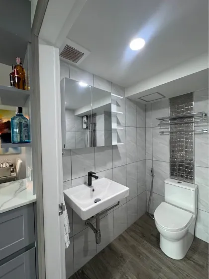 คอนโดมิเนียมหรู 2 ห้องนอน รีโนเวทใหม่ทั้งหมดในกะทู้ ภูเก็ต
