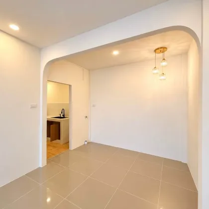 Renoviertes 2-Schlafzimmer-Reihenhaus zum Verkauf im Phetlada Village, Ban Kian, Thalang