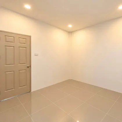 Renoviertes 2-Schlafzimmer-Reihenhaus zum Verkauf im Phetlada Village, Ban Kian, Thalang