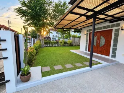 3-Schlafzimmer-Eck-Doppelhaus mit großem Garten in Rawai