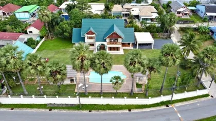 Villa spacieuse de 5 chambres avec piscine à Chalong, Phuket