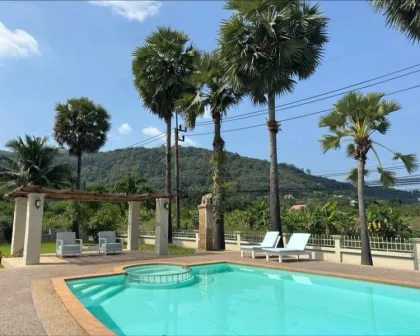 Villa spacieuse de 5 chambres avec piscine à Chalong, Phuket