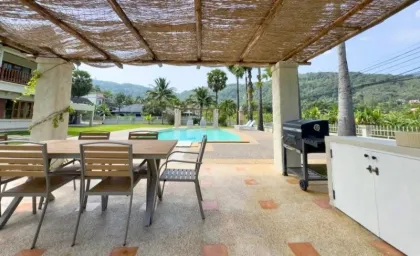 Villa spacieuse de 5 chambres avec piscine à Chalong, Phuket