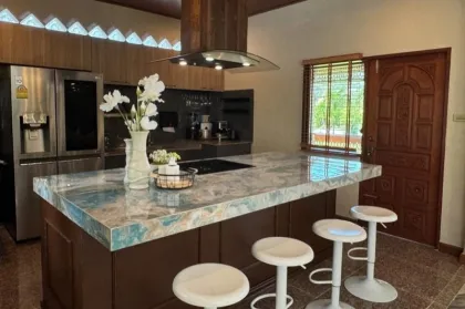 Villa spacieuse de 5 chambres avec piscine à Chalong, Phuket