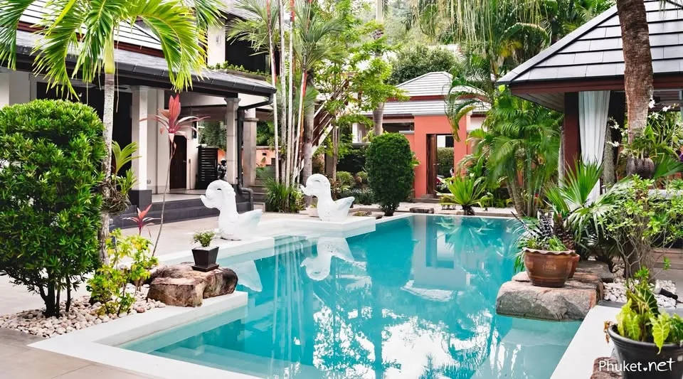 Geräumige 5-Zimmer-Poolvilla in Rawai, Phuket