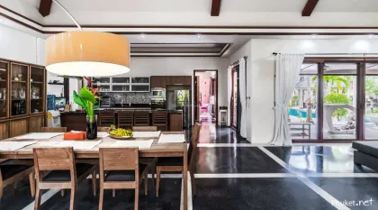 Geräumige 5-Zimmer-Poolvilla in Rawai, Phuket