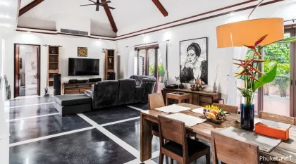 Geräumige 5-Zimmer-Poolvilla in Rawai, Phuket
