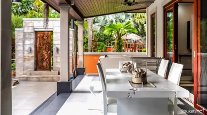 Geräumige 5-Zimmer-Poolvilla in Rawai, Phuket