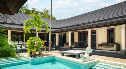 Geräumige 5-Zimmer-Poolvilla in Rawai, Phuket