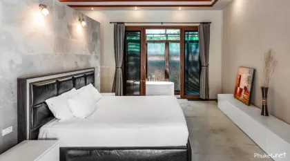 Geräumige 5-Zimmer-Poolvilla in Rawai, Phuket