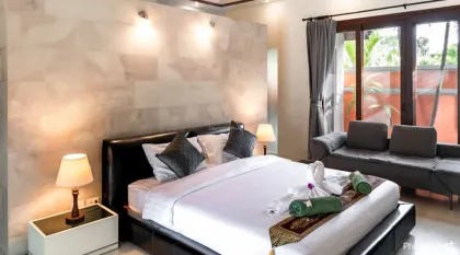 Geräumige 5-Zimmer-Poolvilla in Rawai, Phuket