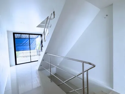 อาคารพาณิชย์ 3 ชั้น 4 ห้องนอน 4 ห้องน้ำ ที่ราไวย์