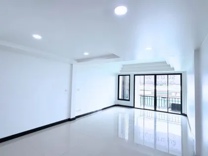 อาคารพาณิชย์ 3 ชั้น 4 ห้องนอน 4 ห้องน้ำ ที่ราไวย์
