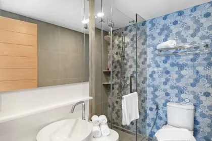 Квартира с 2 спальнями и 2 ванными с видом на лагуну в Laguna Lakeside, Банг Тао